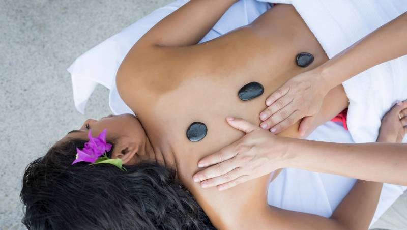 Massage pierres chaudes Dela infini